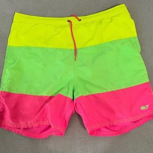 Vineyard Vines pink, green & yellow Multicolored lined Swim Trunks, size Medium